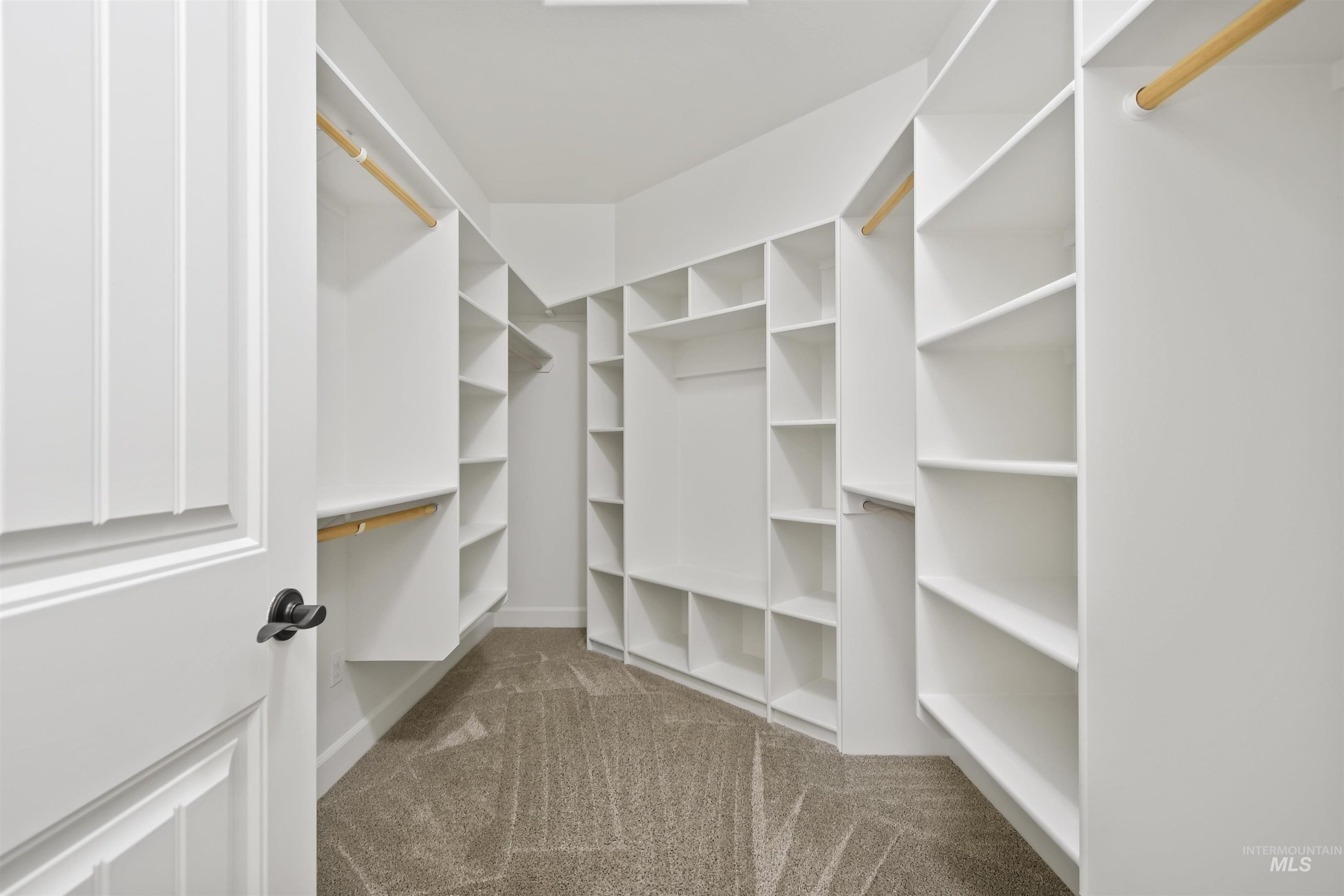 1622 W Covenant Hill Ct