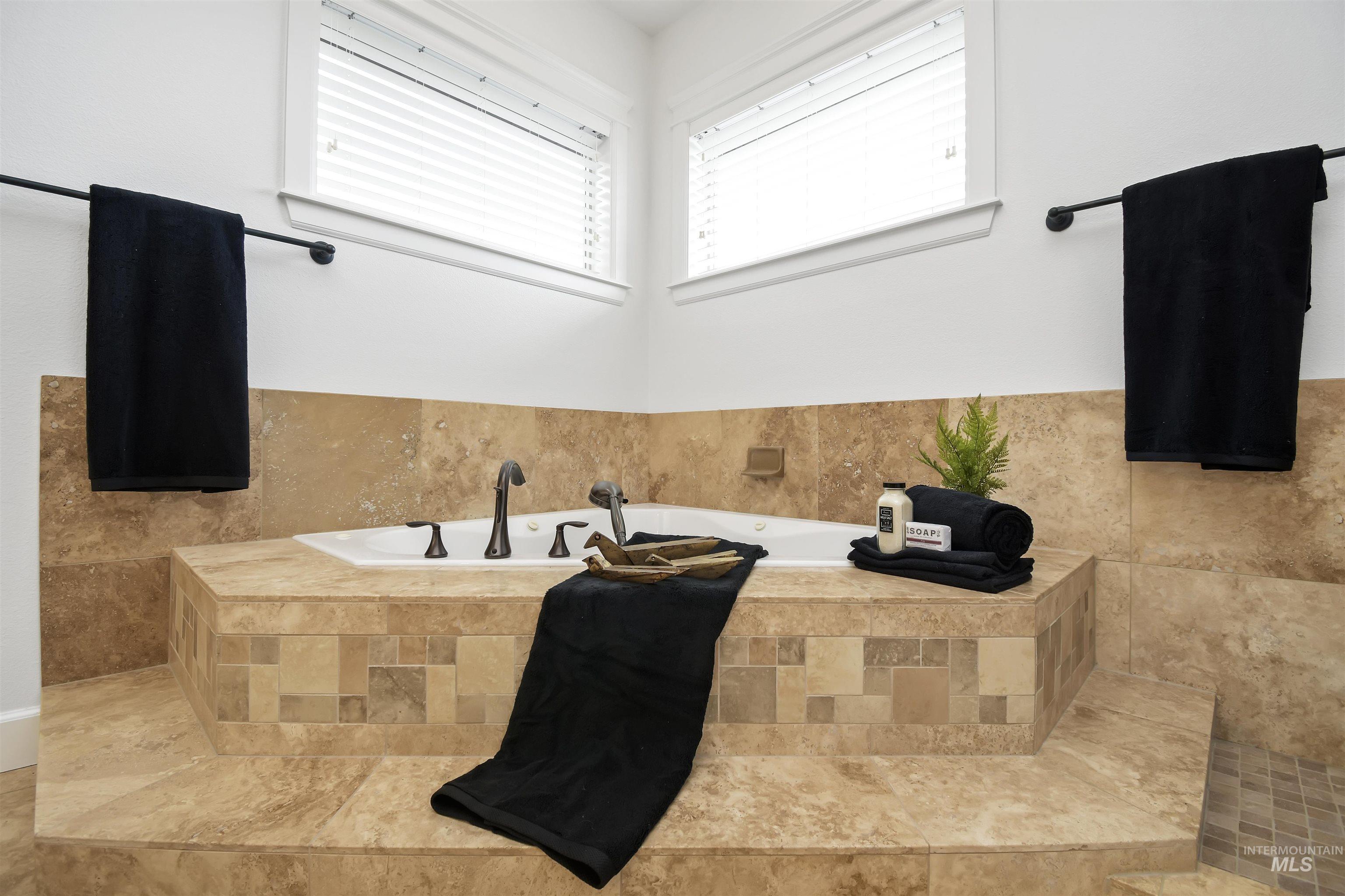 1622 W Covenant Hill Ct