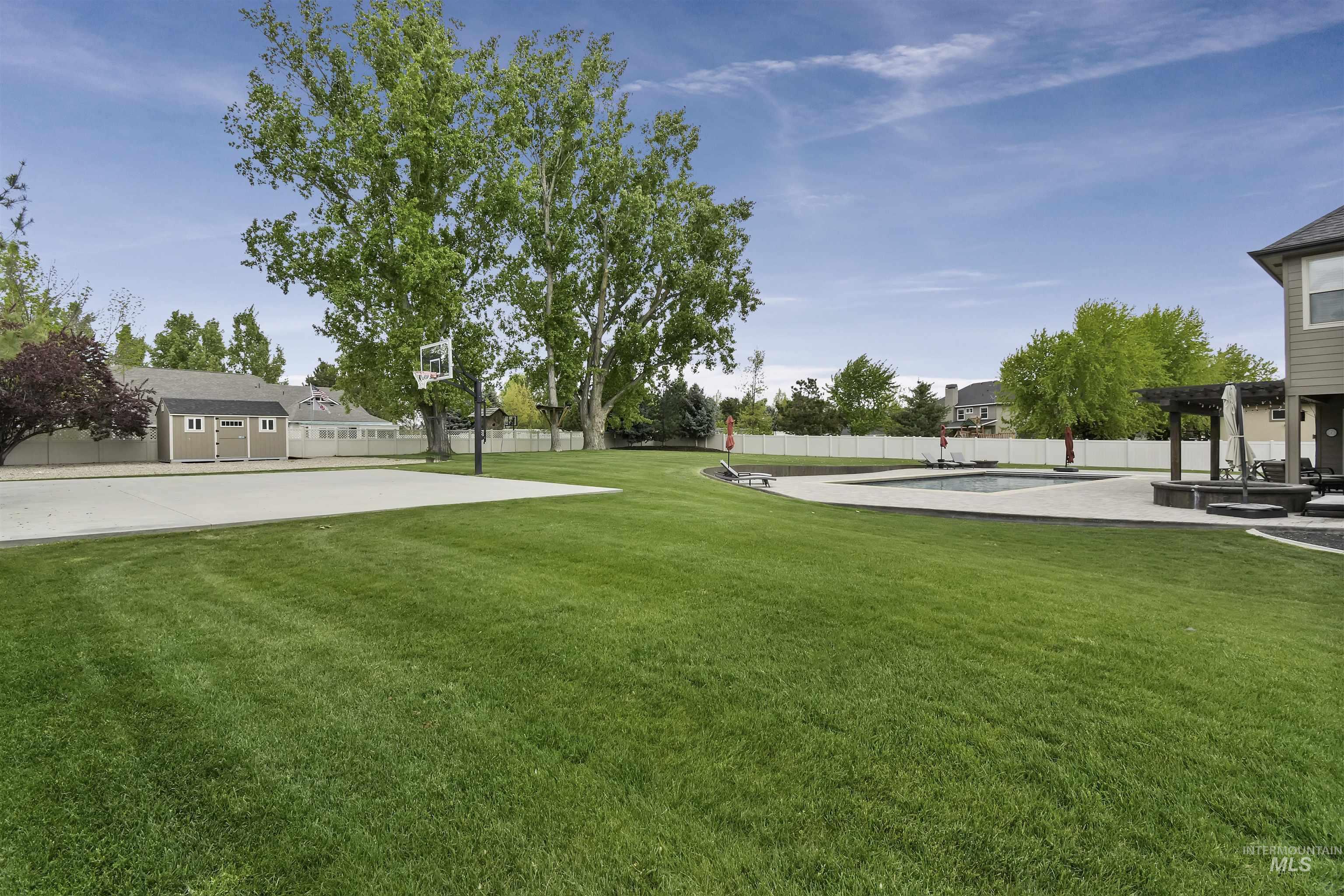 1622 W Covenant Hill Ct