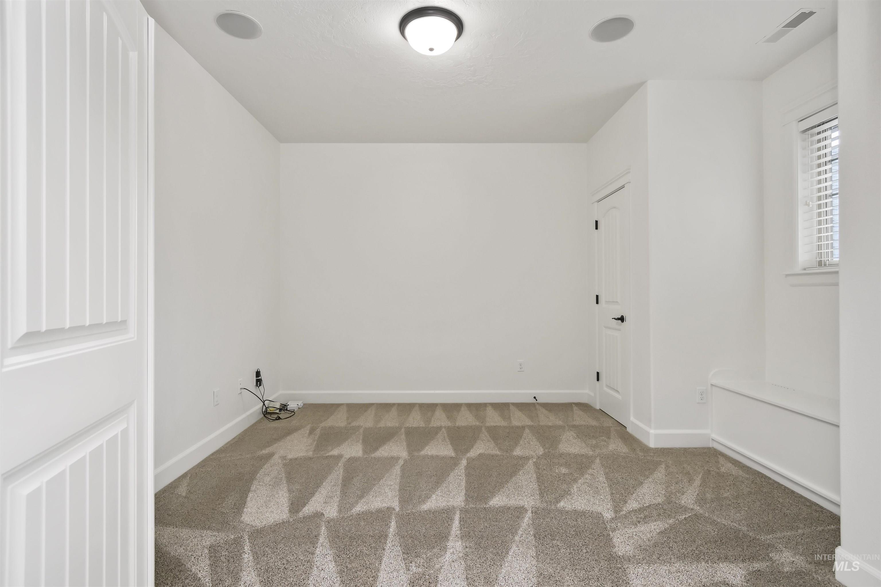 1622 W Covenant Hill Ct