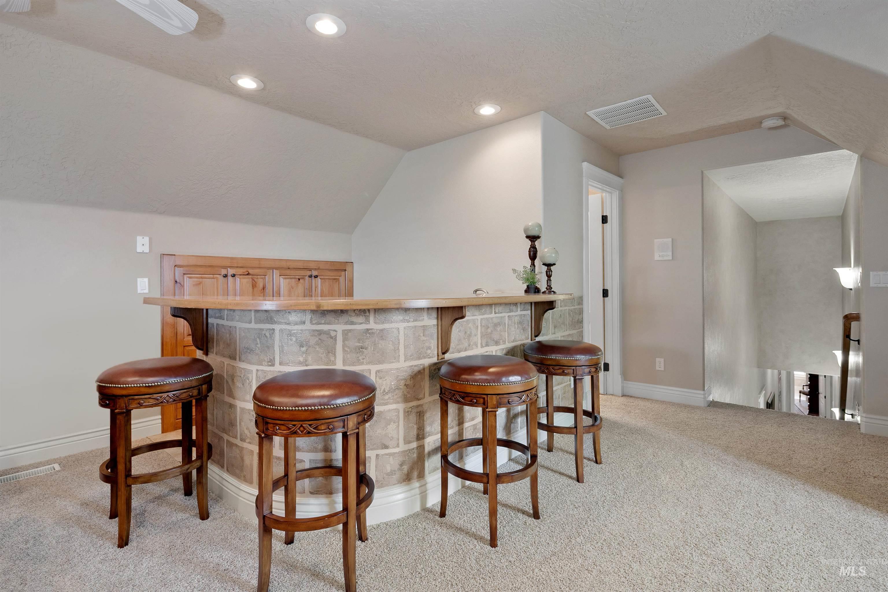 6570 Schmidt Ln