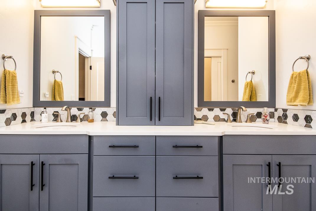 1831 N Racing Water Place