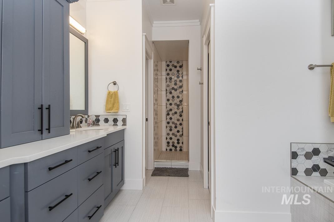 1831 N Racing Water Place