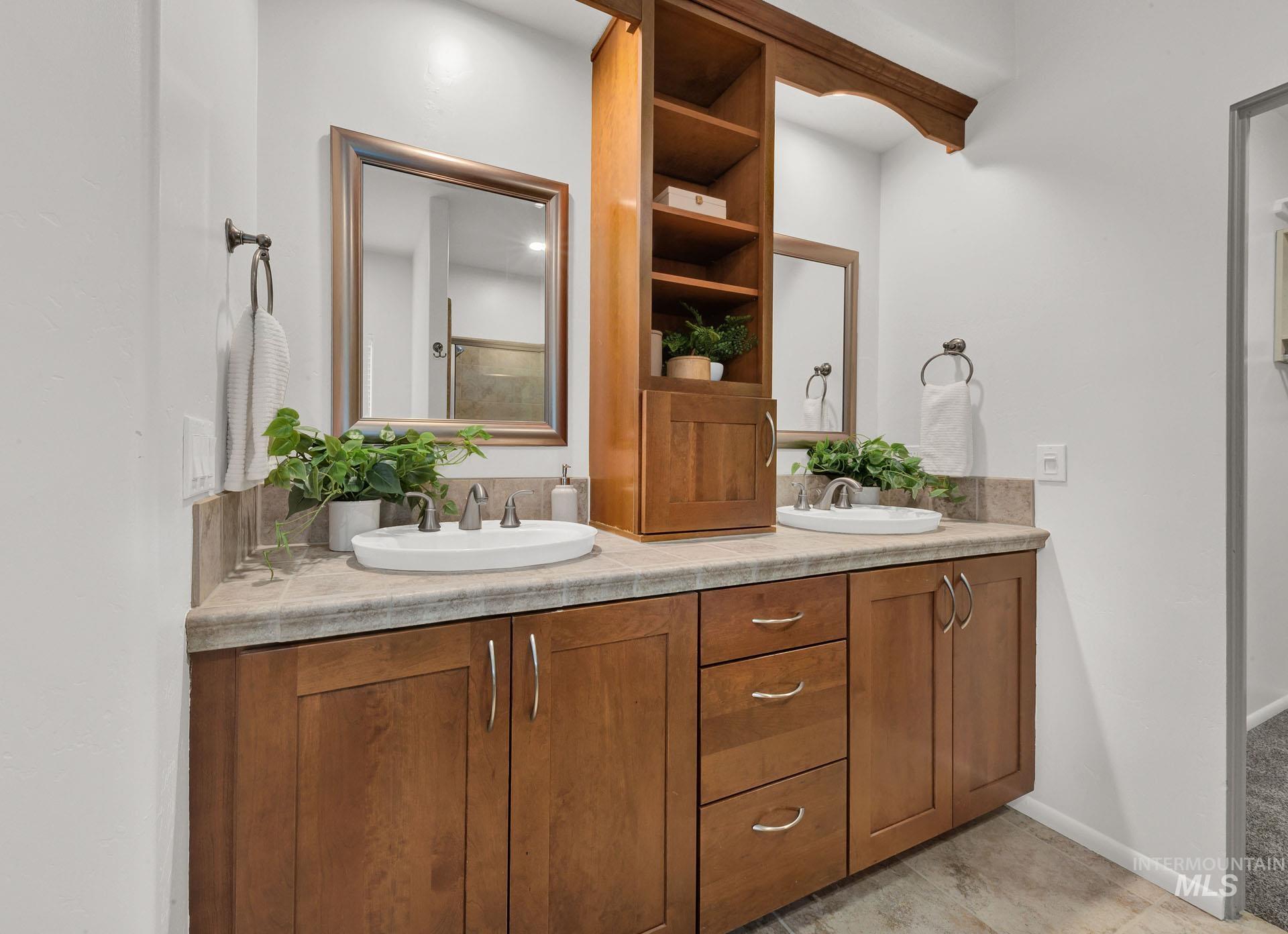 1683 S Stream Pointe Lane