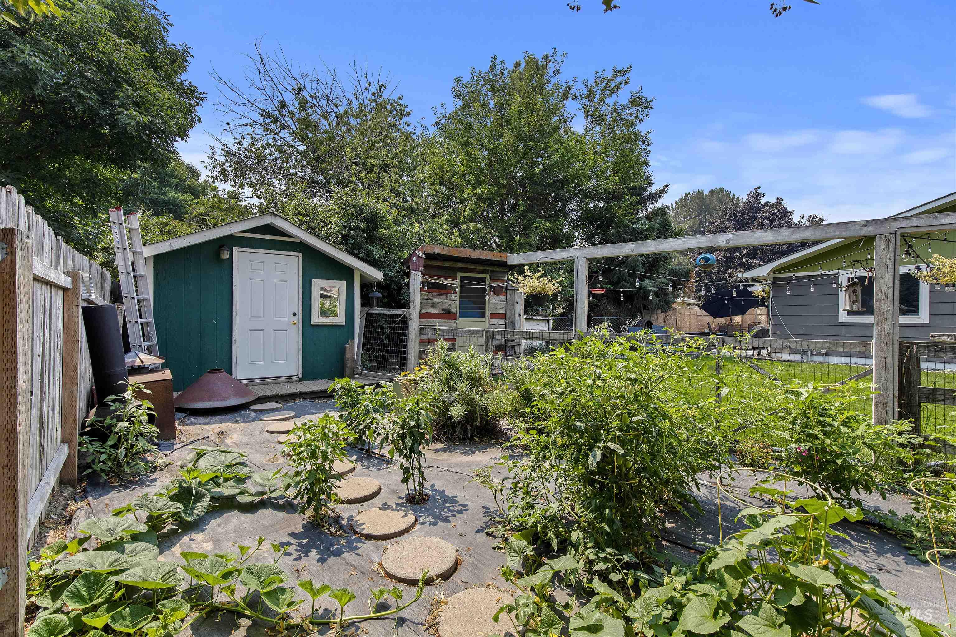 154 S Harlan Pl