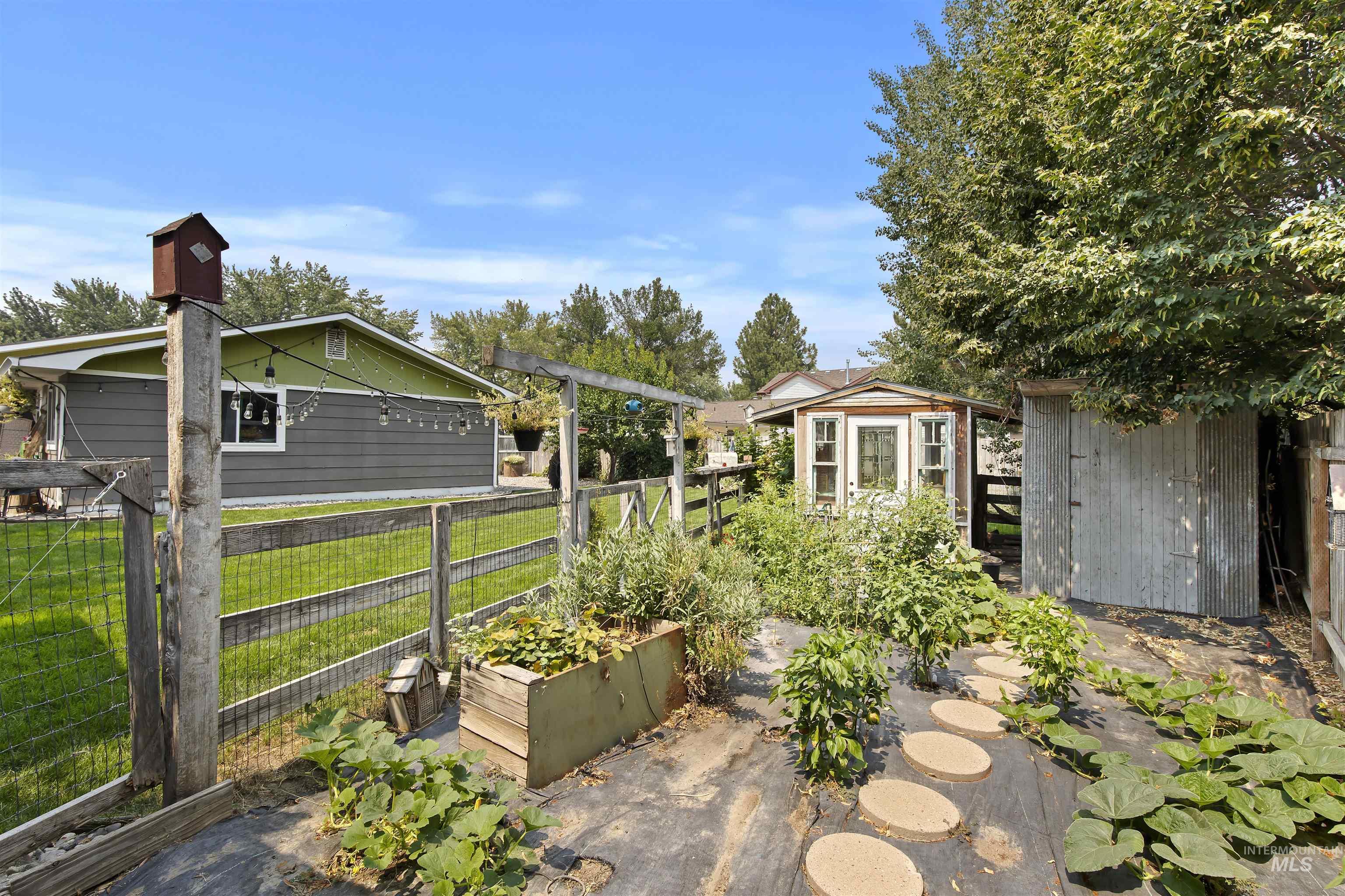 154 S Harlan Pl