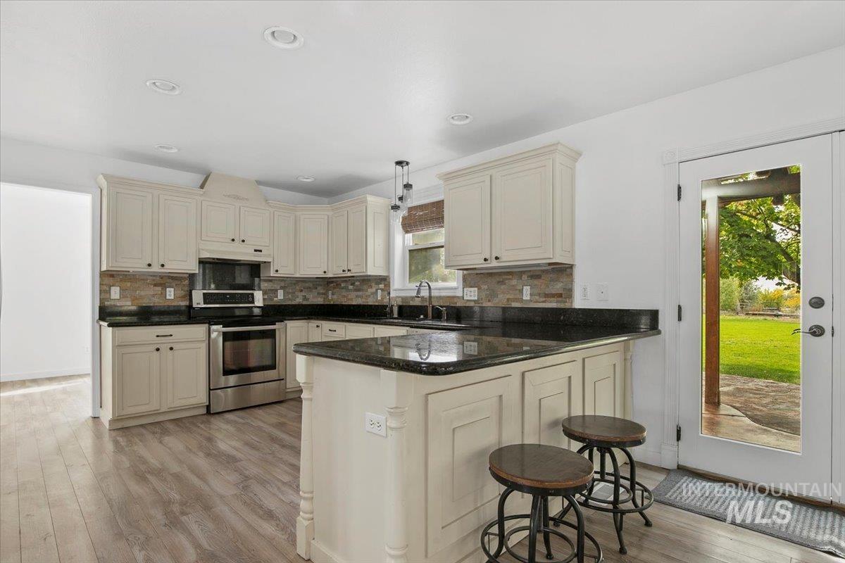 6119 Leland Dr