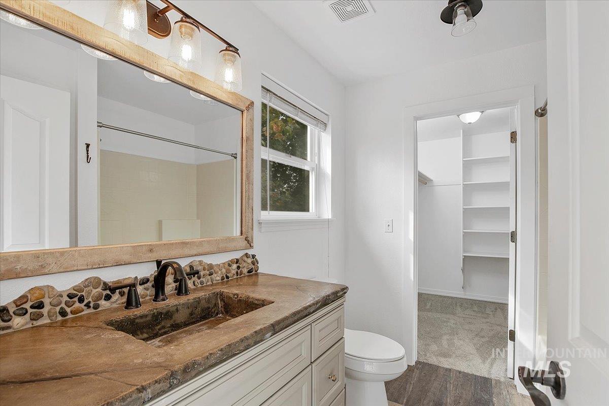 6119 Leland Dr