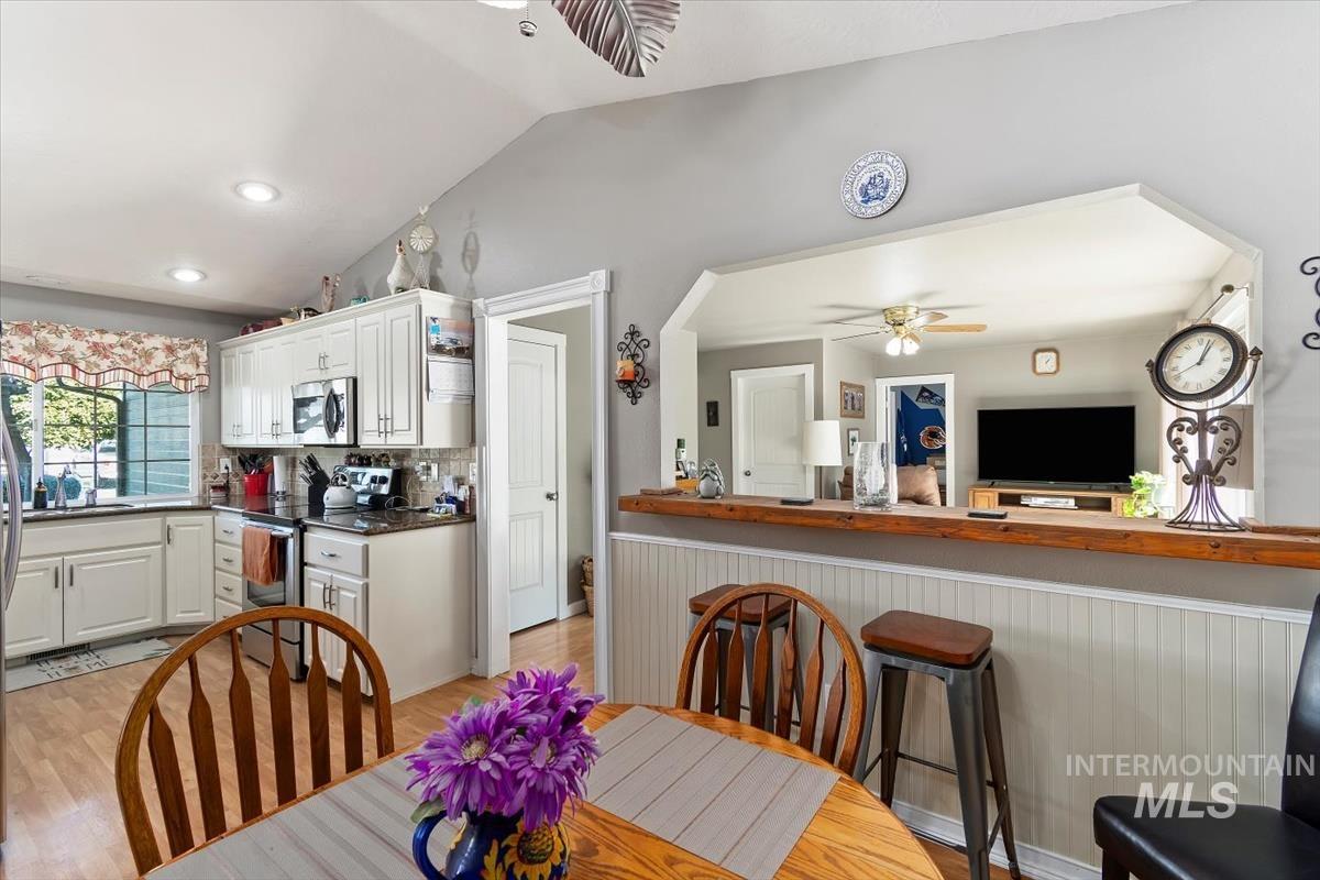 823 E Finch Creek St.