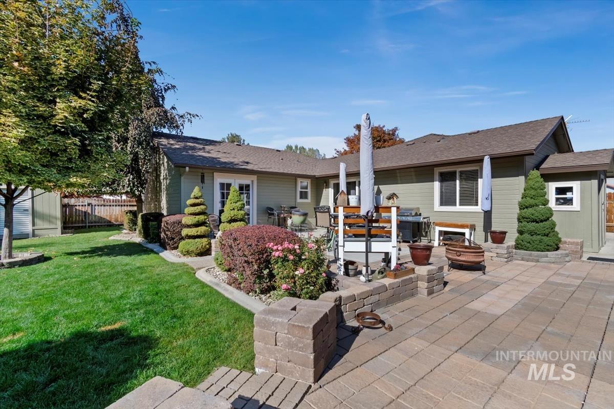 823 E Finch Creek St.