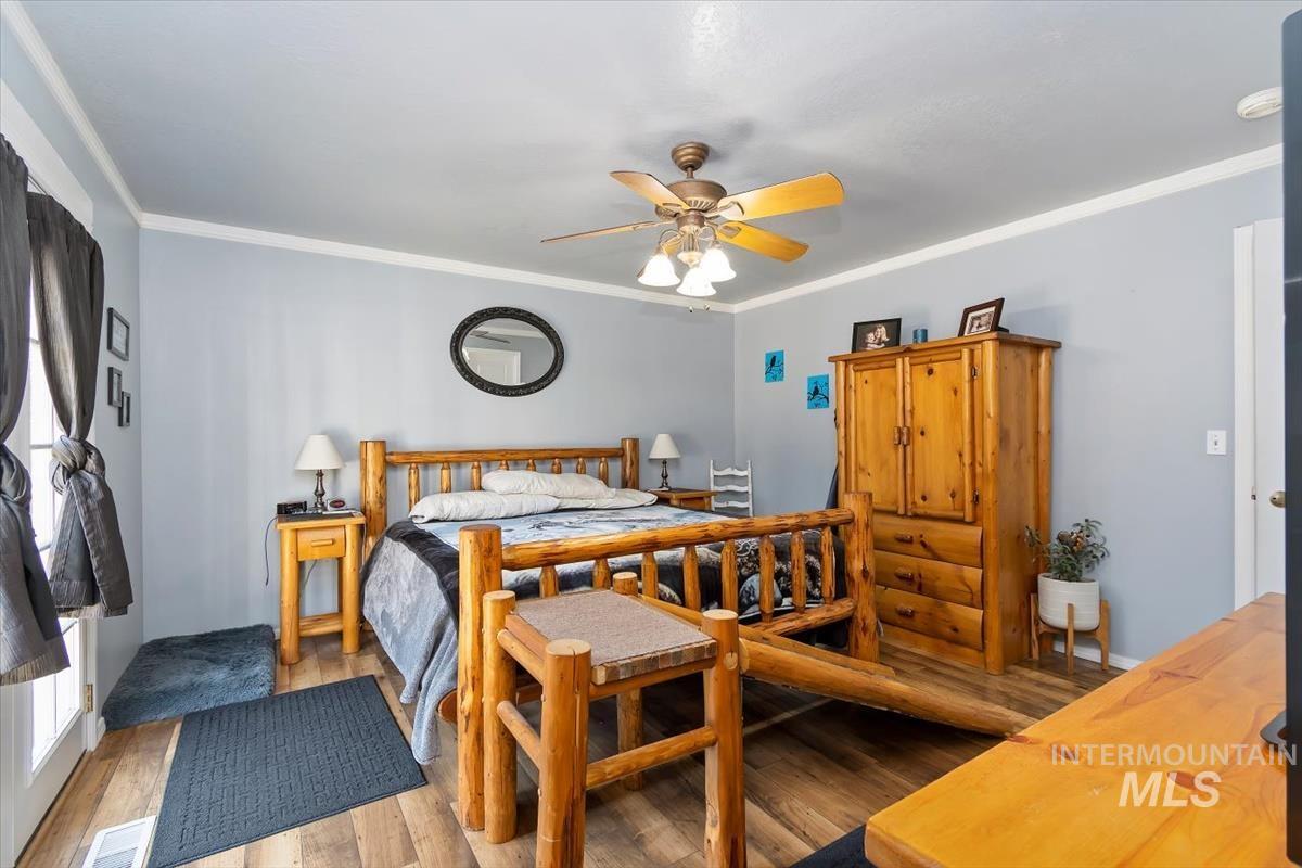 823 E Finch Creek St.