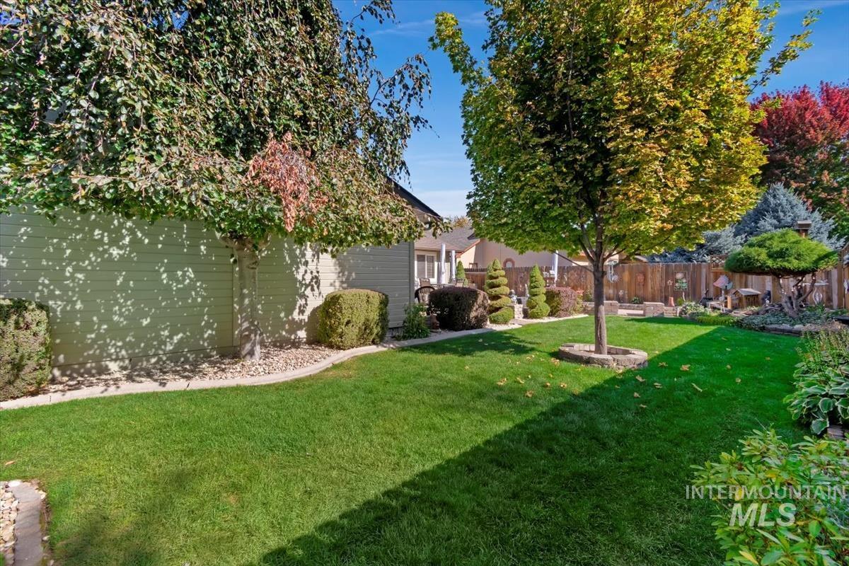 823 E Finch Creek St.