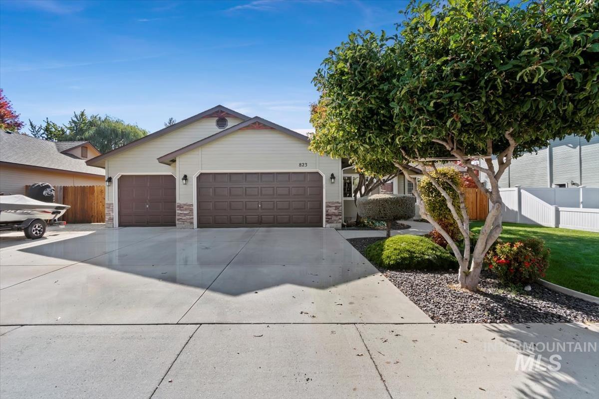 823 E Finch Creek St.