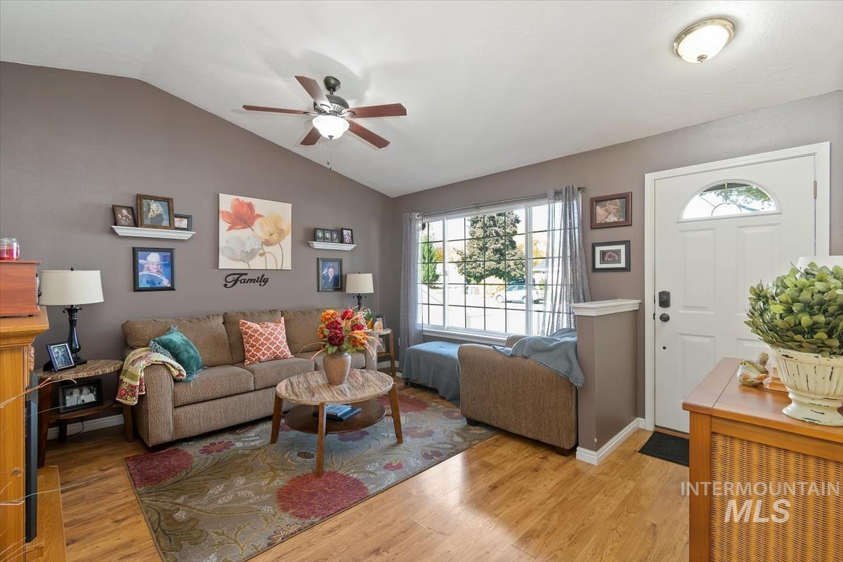 823 E Finch Creek St.