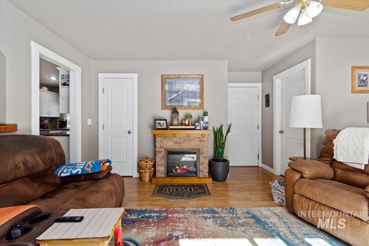 823 E Finch Creek St.