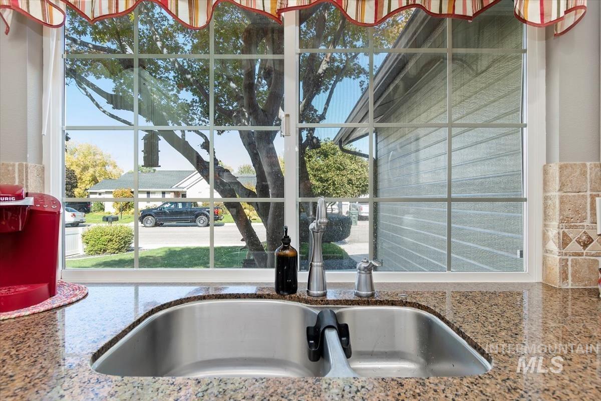 823 E Finch Creek St.