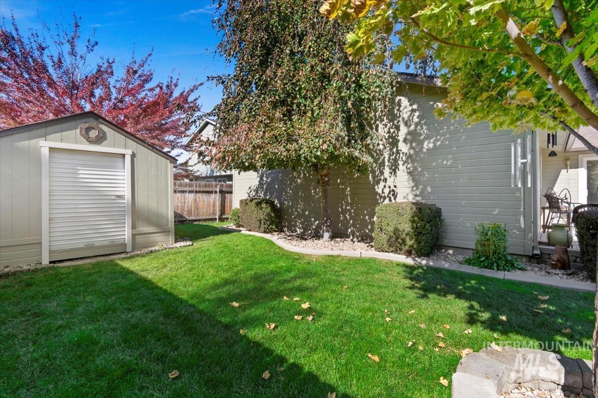 823 E Finch Creek St.