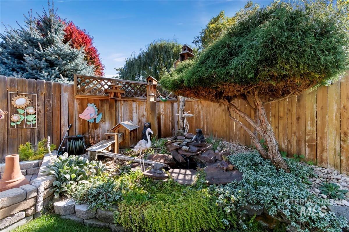 823 E Finch Creek St.