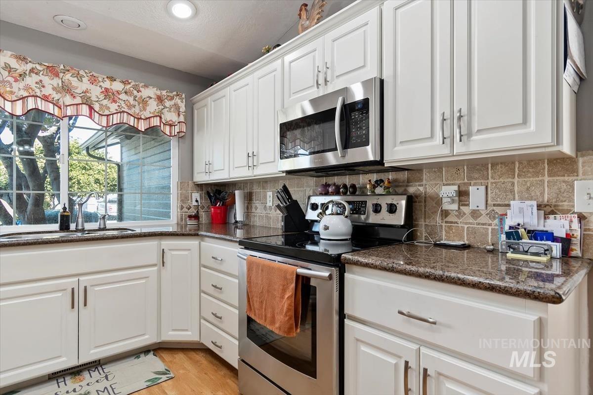823 E Finch Creek St.