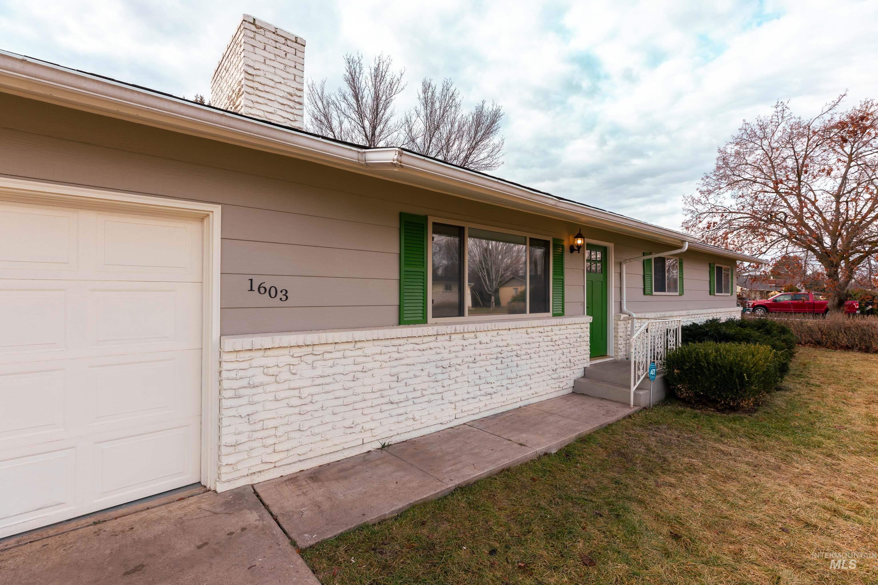 1603 E Dakota Ave