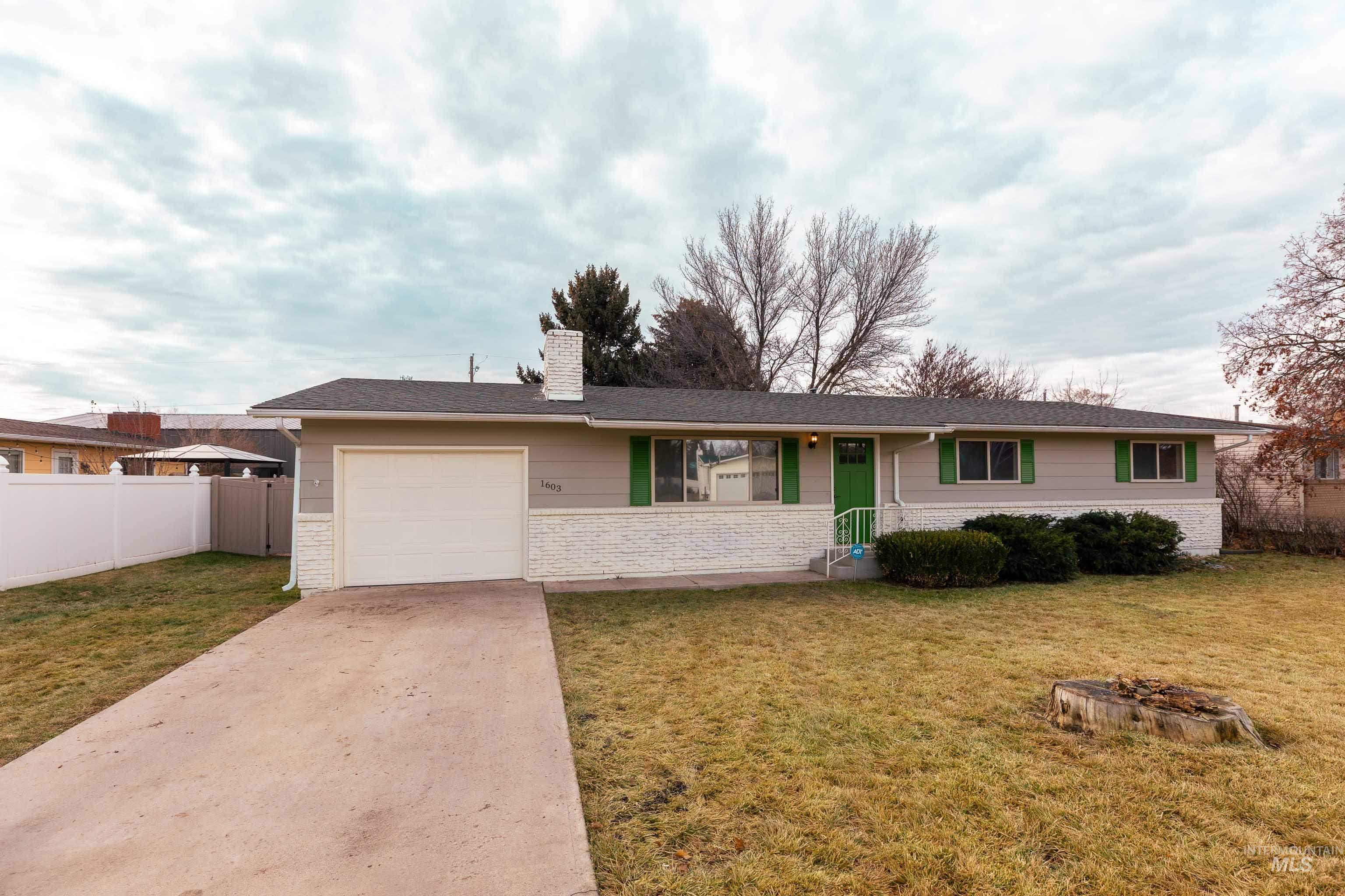 1603 E Dakota Ave
