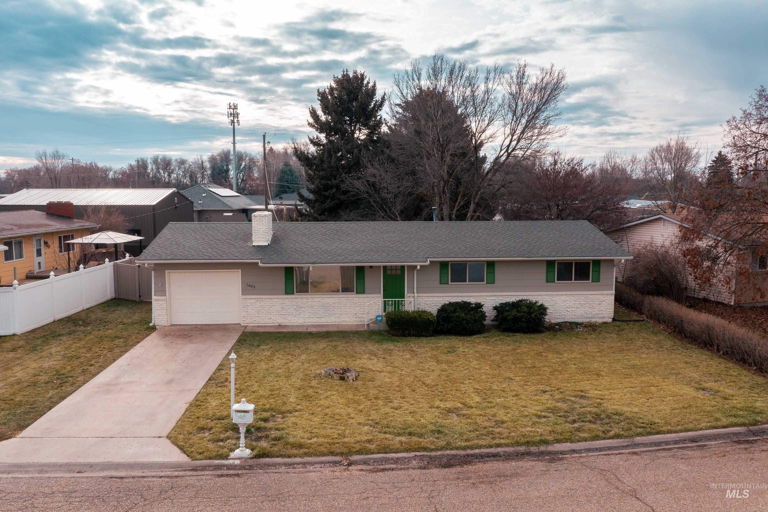 1603 E Dakota Ave