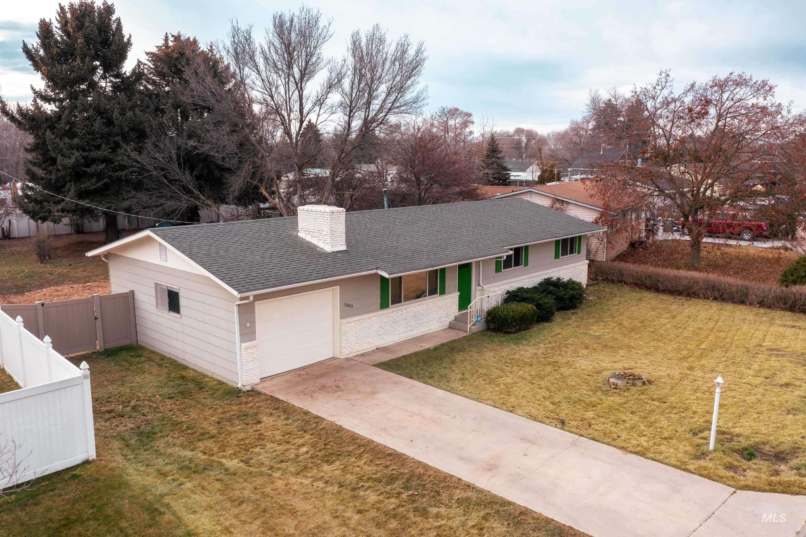 1603 E Dakota Ave