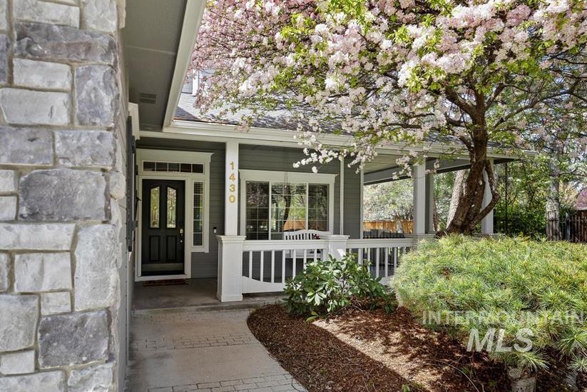 1430 E Feather Nest Ct