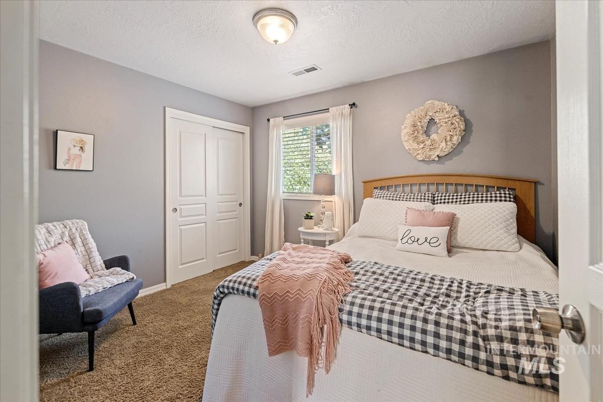 1430 E Feather Nest Ct