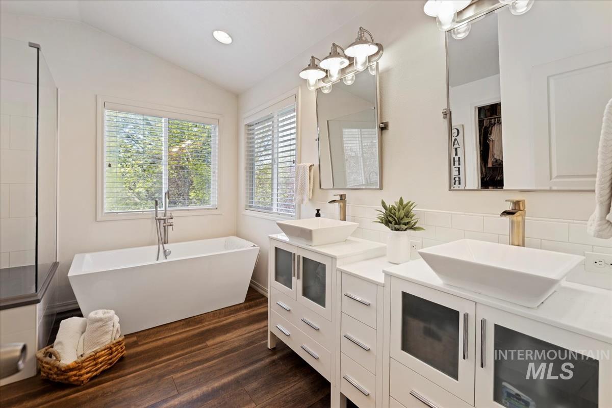 1430 E Feather Nest Ct