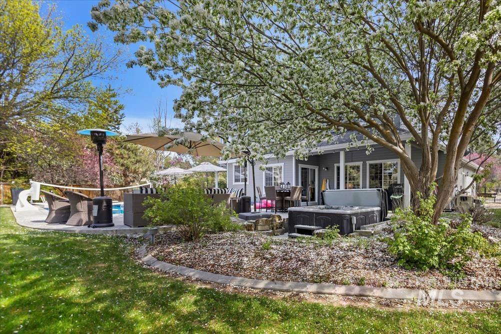 1430 E Feather Nest Ct