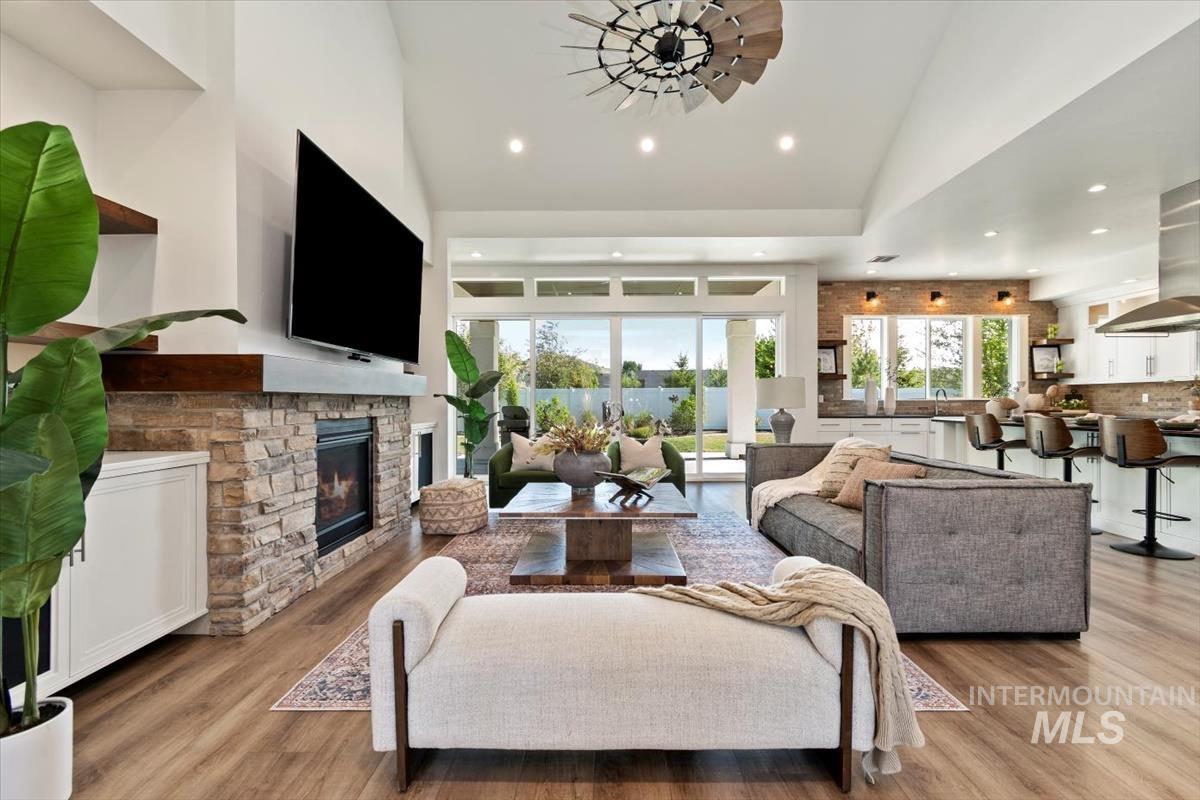 8833 W Fawn Brook St