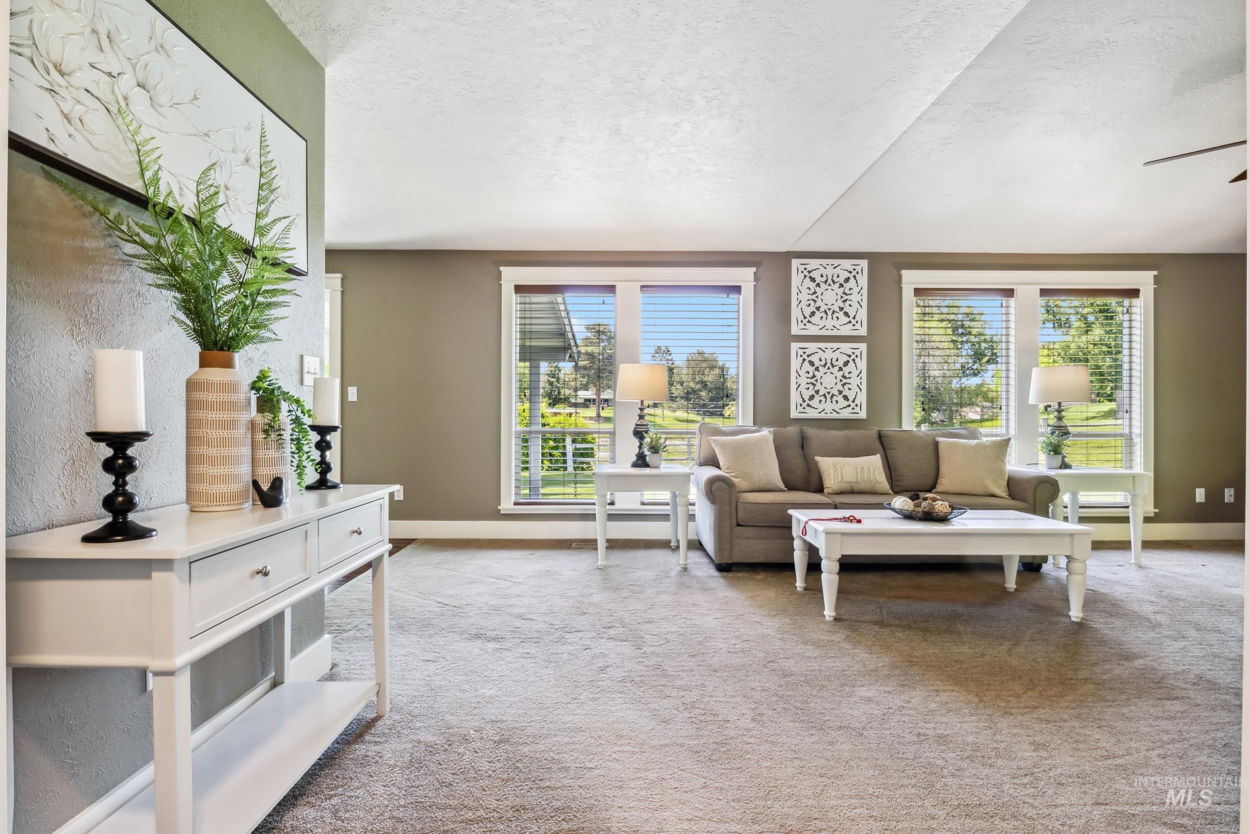 810 N Eagle Hills Way