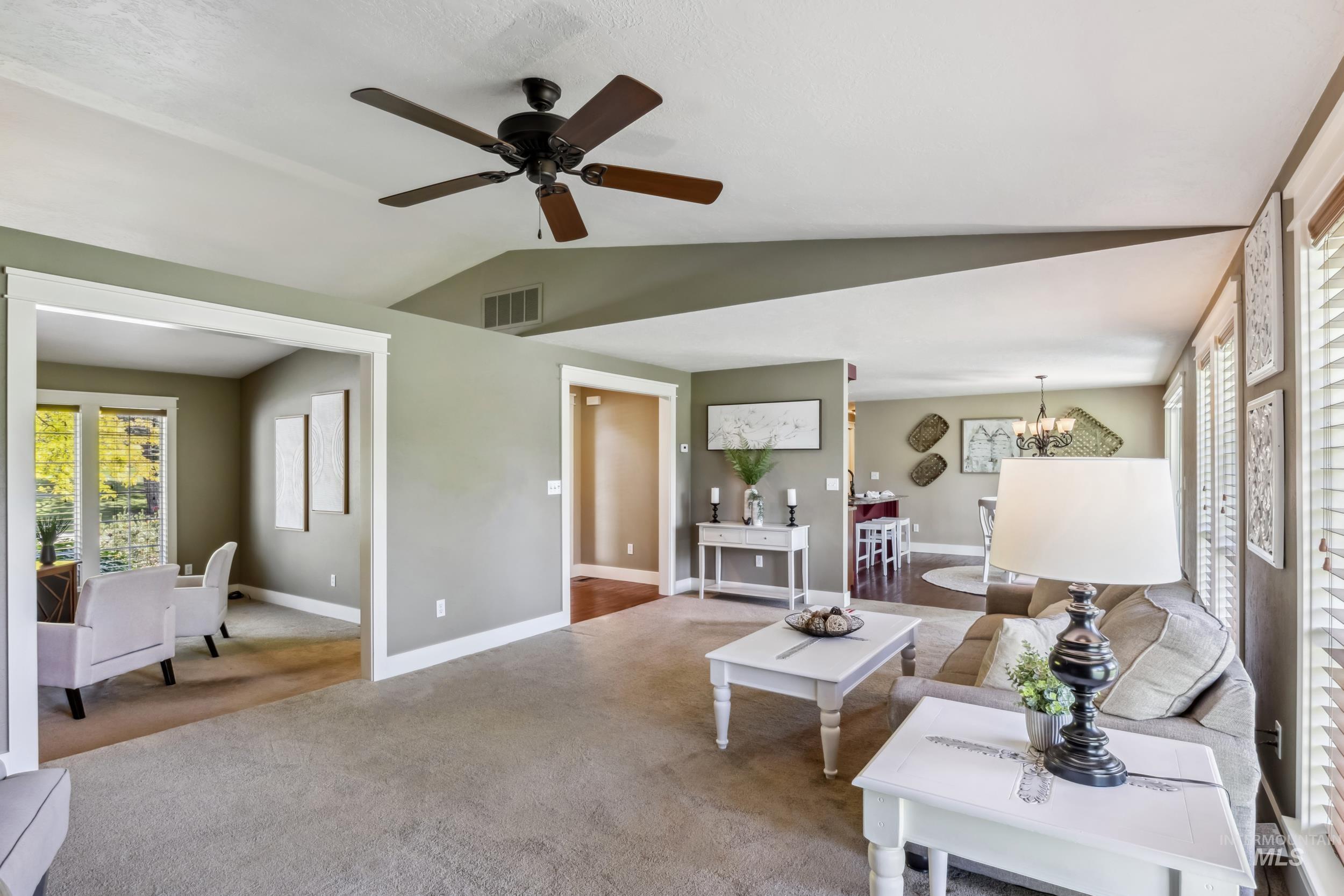 810 N Eagle Hills Way