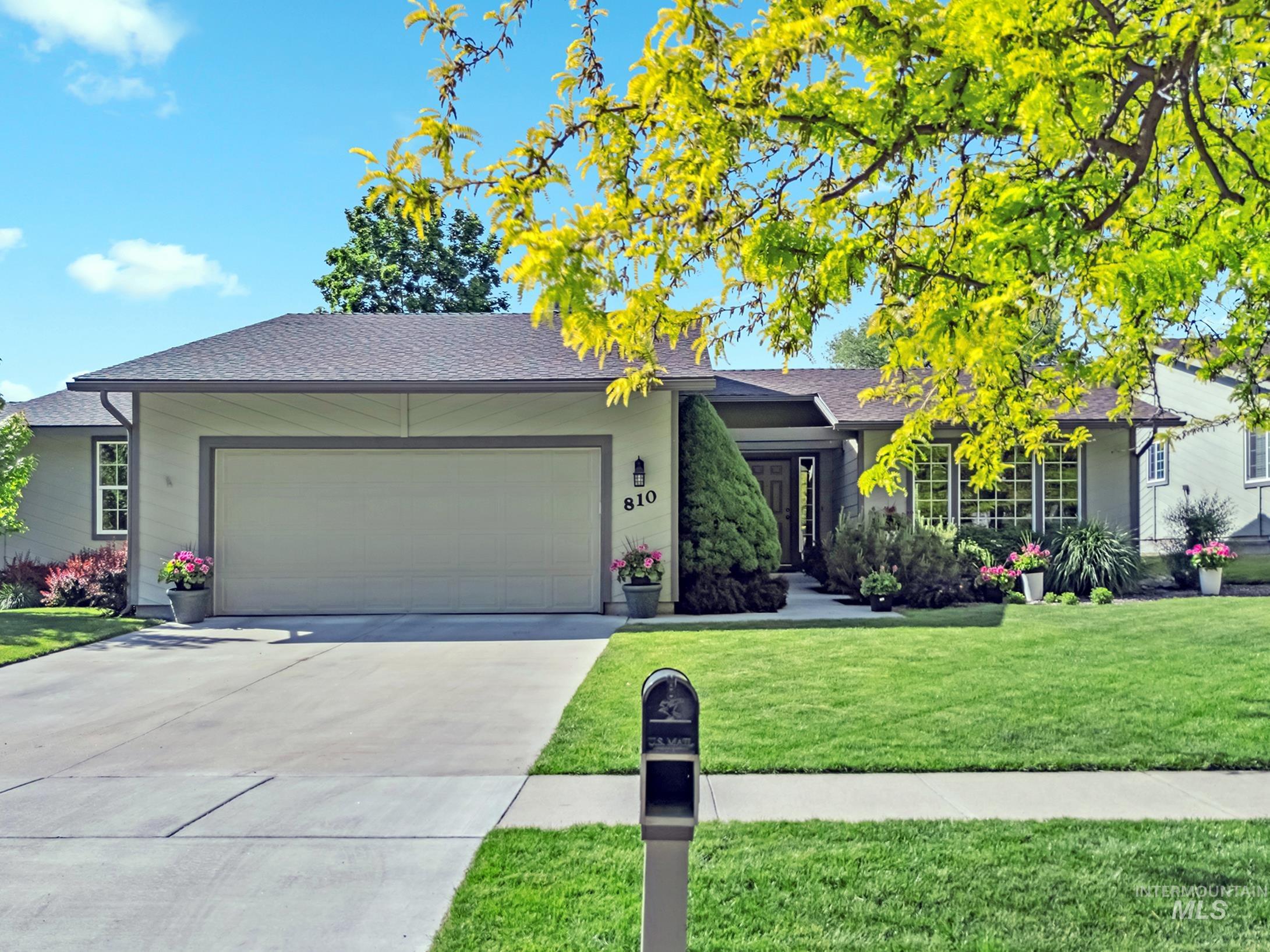 810 N Eagle Hills Way