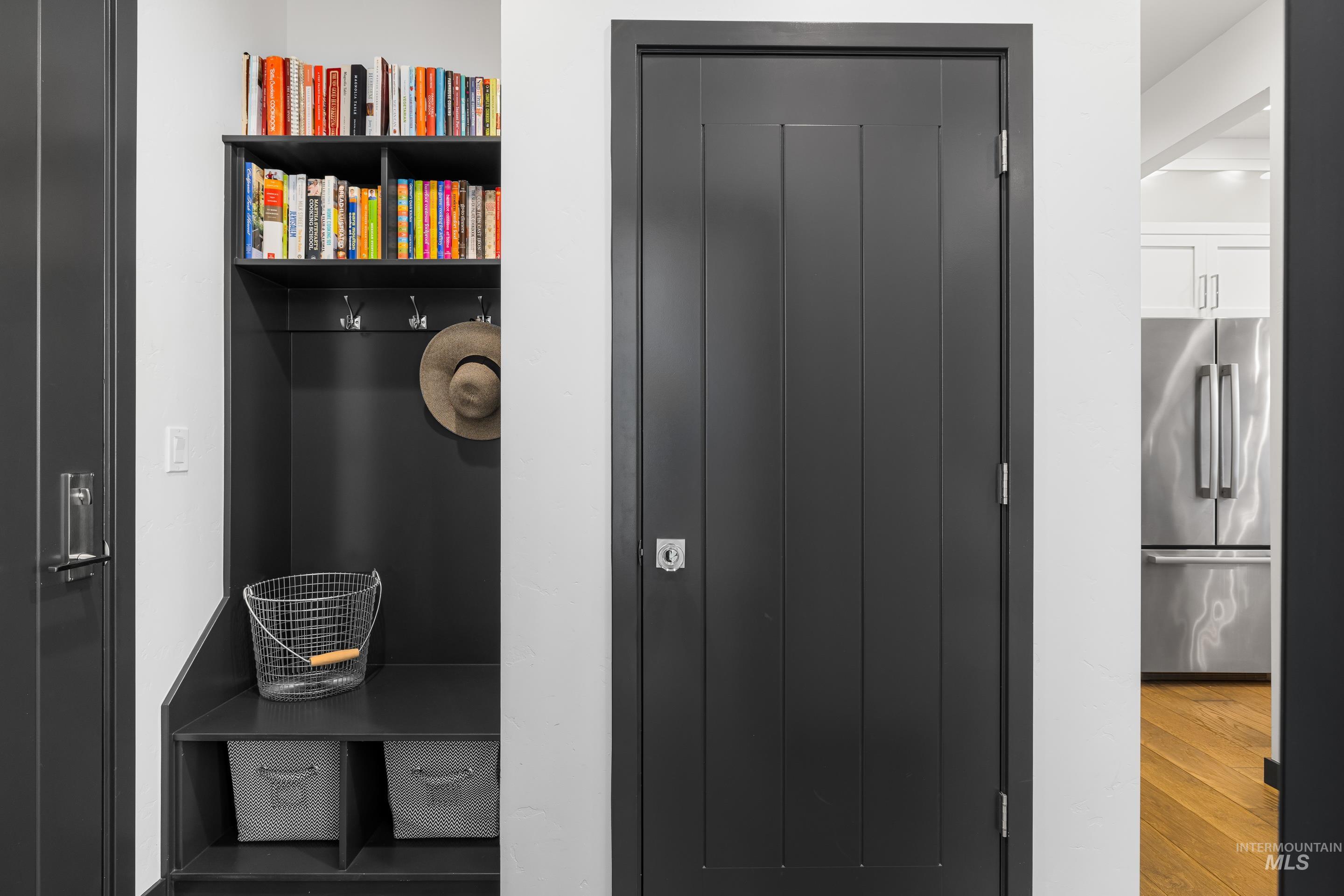 786 S Lone Hollow Way