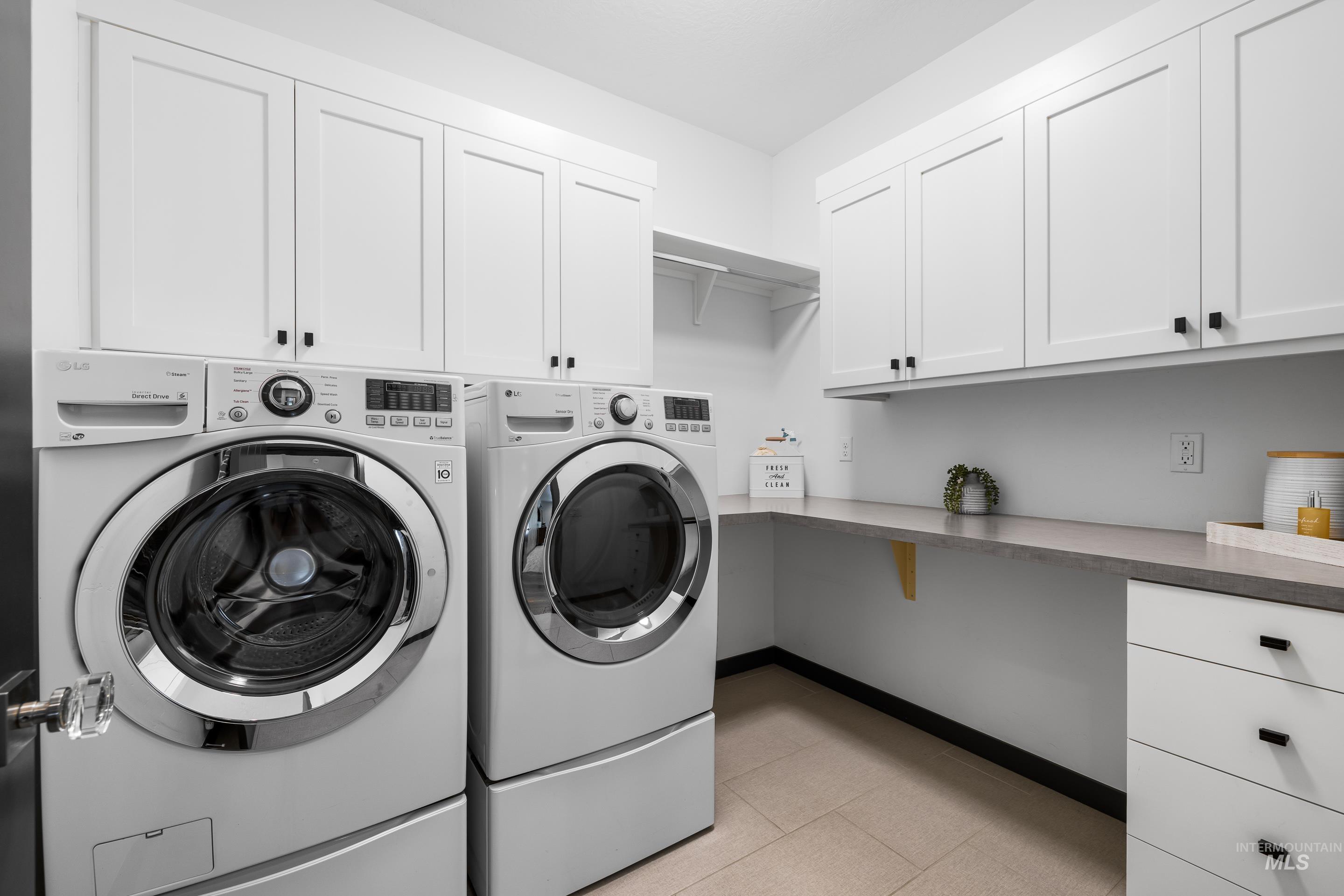 786 S Lone Hollow Way