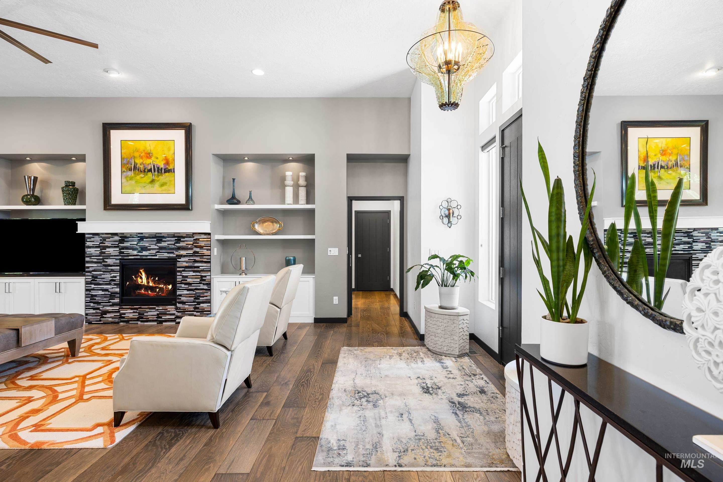 786 S Lone Hollow Way