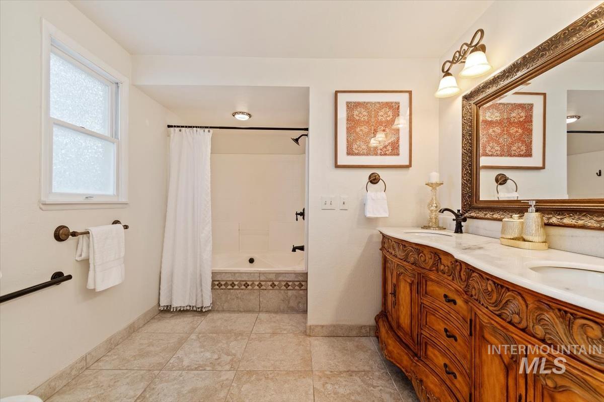 1411 Medinah Ct
