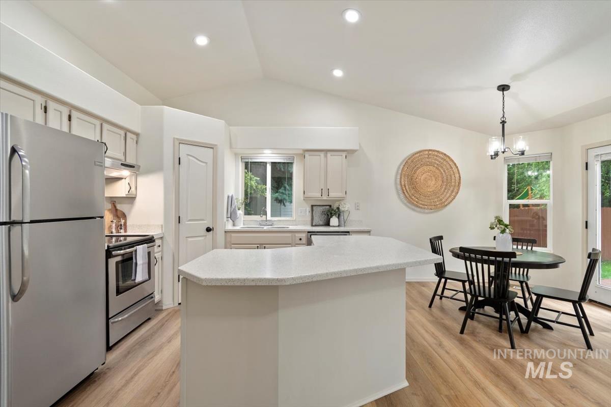 1945 N Eagle Creek Way