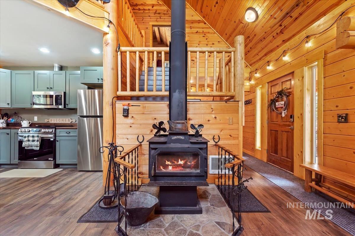 30 S Meadow Creek Dr