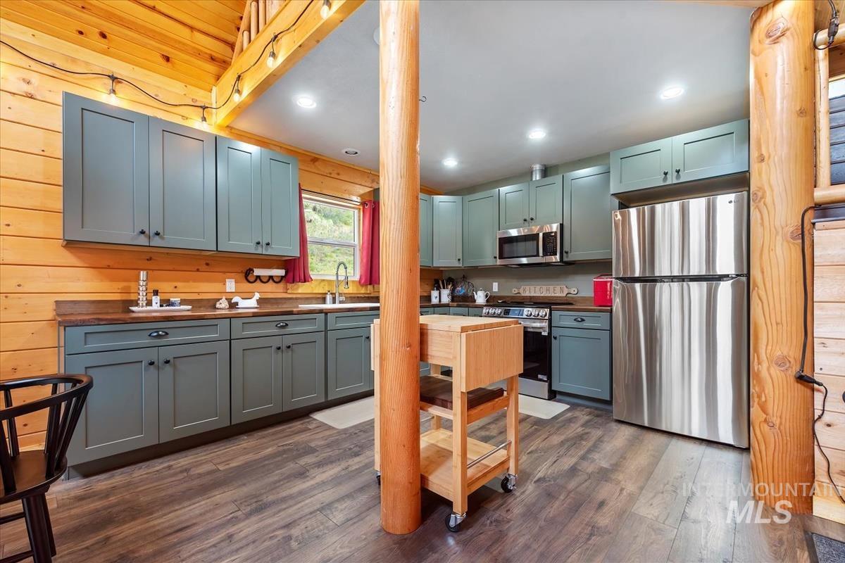 30 S Meadow Creek Dr