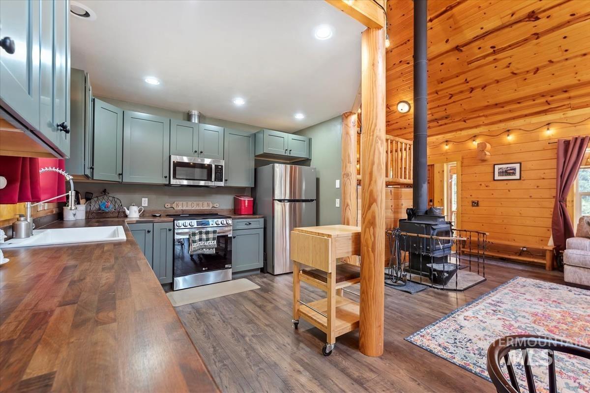 30 S Meadow Creek Dr