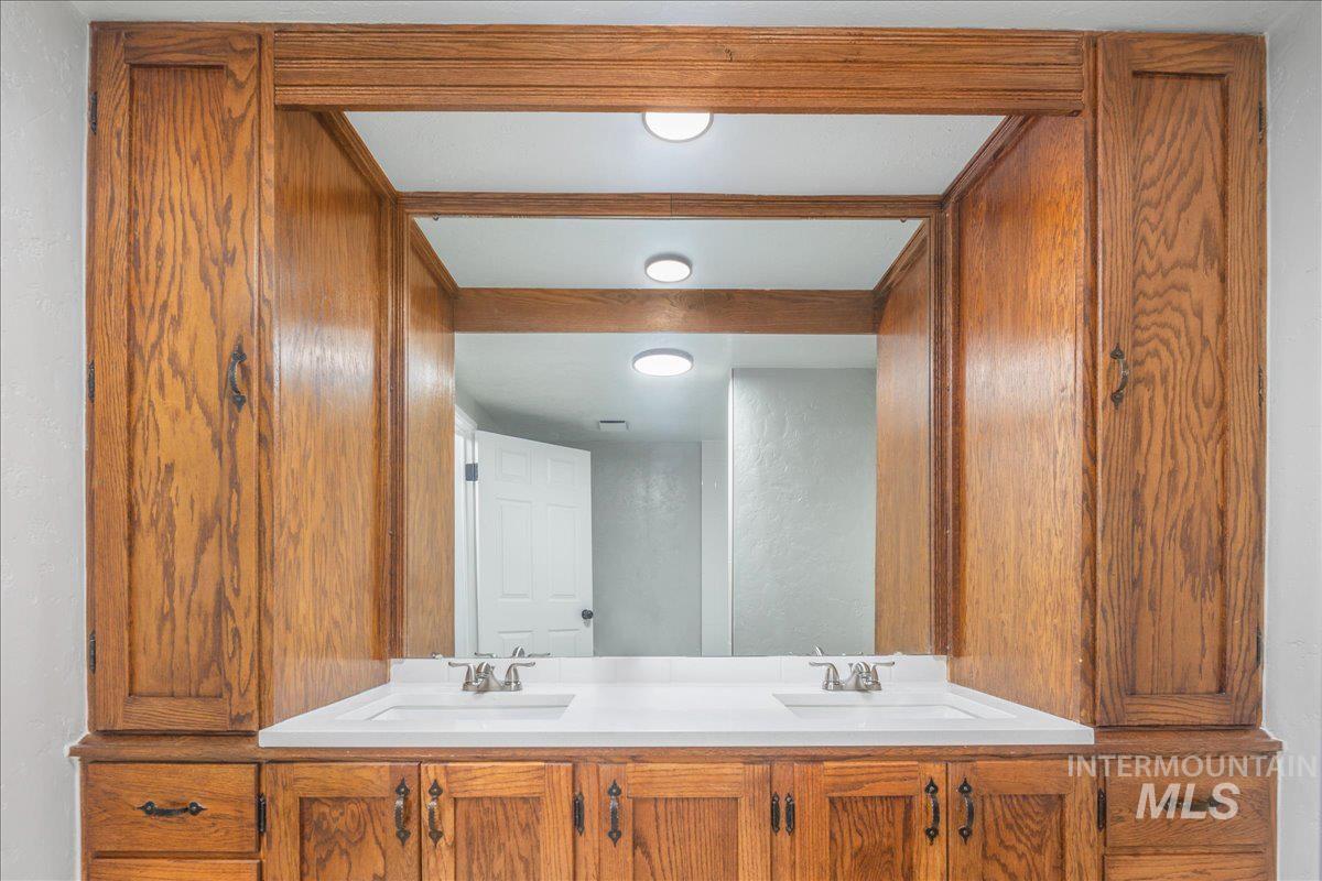 265 S 11th E