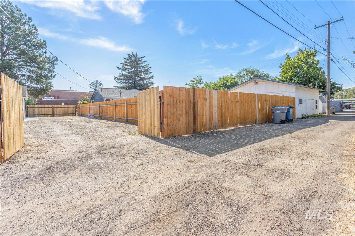 265 S 11th E