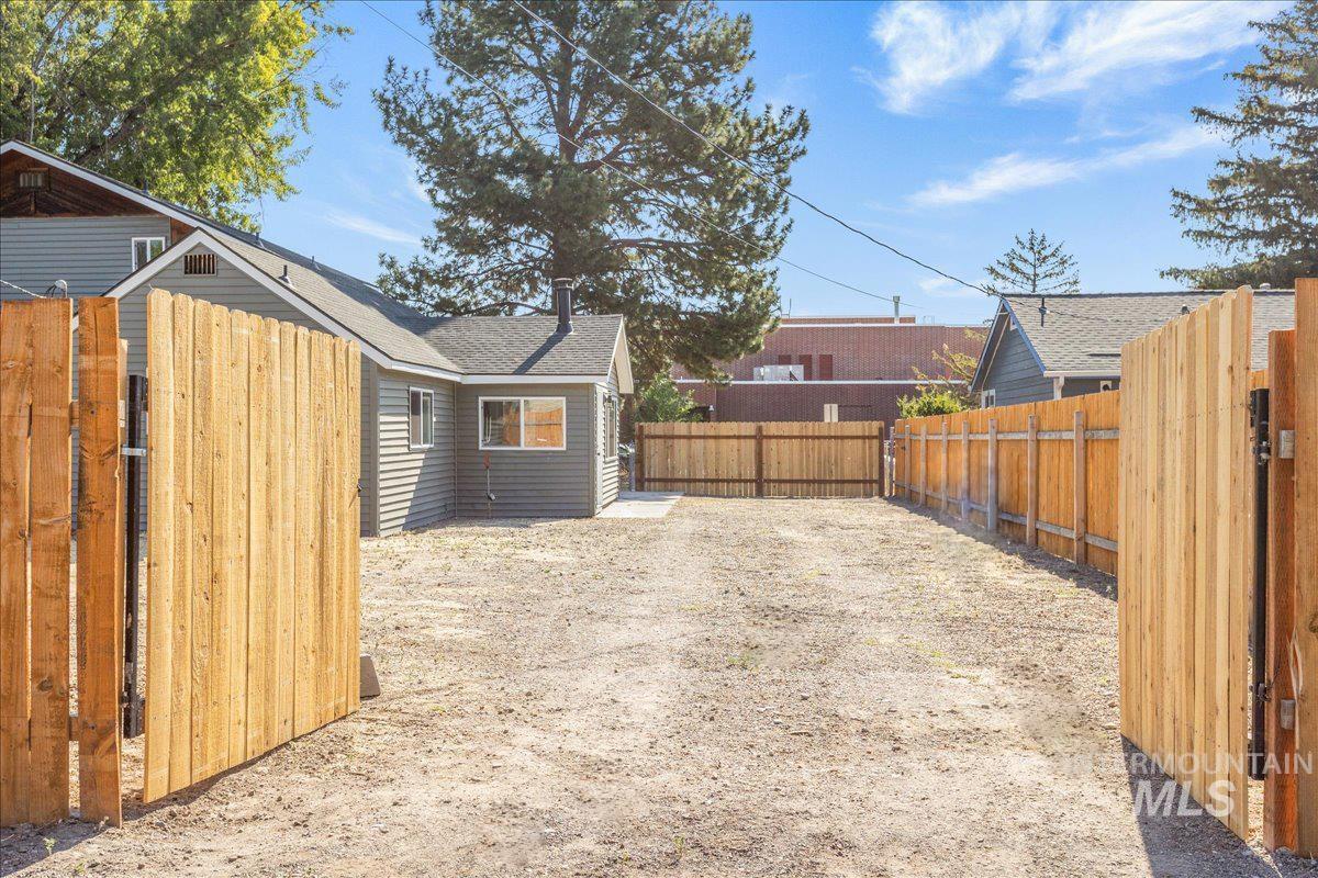 265 S 11th E