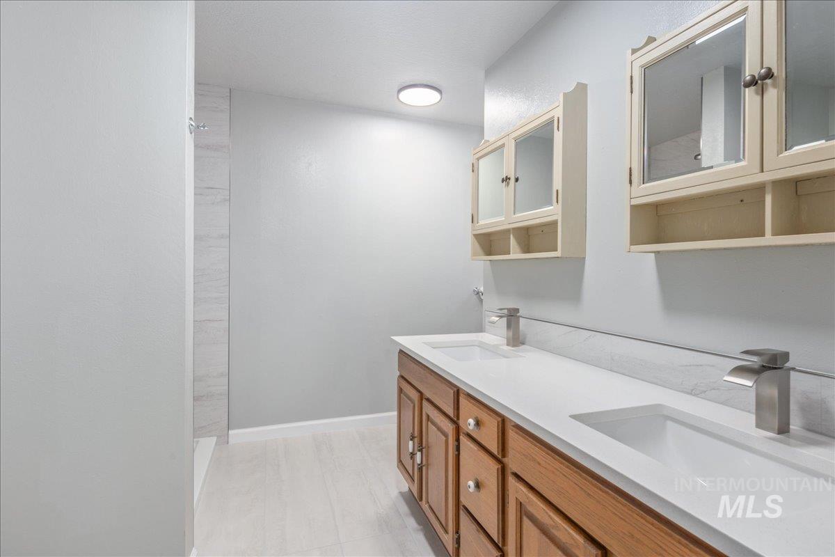 265 S 11th E