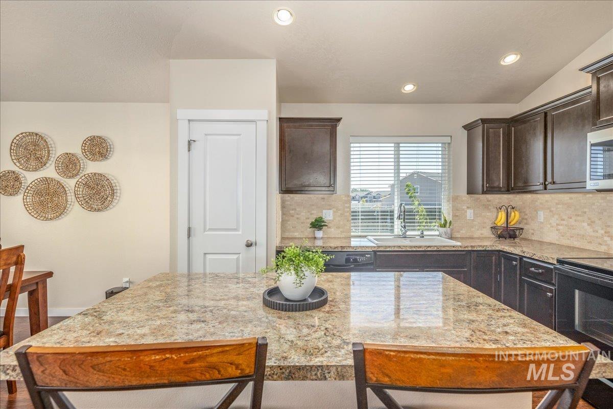 420 S Willow Tree Ave