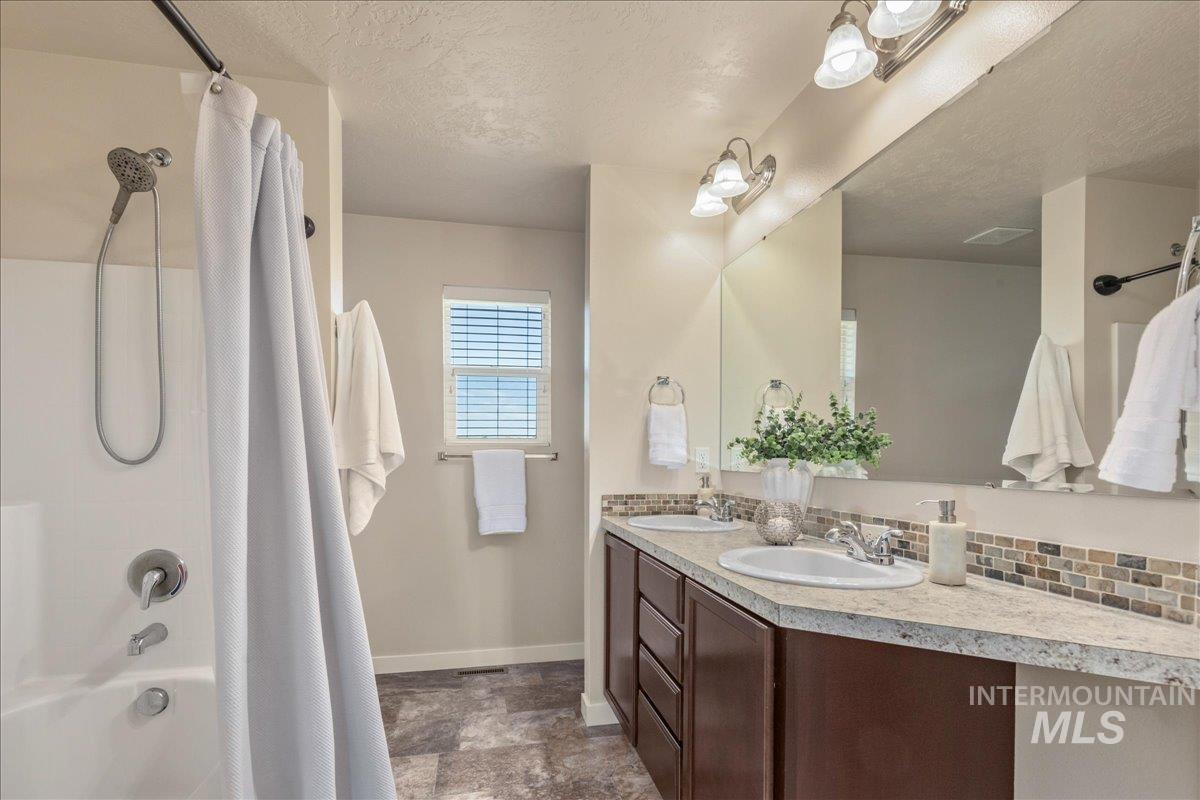 420 S Willow Tree Ave