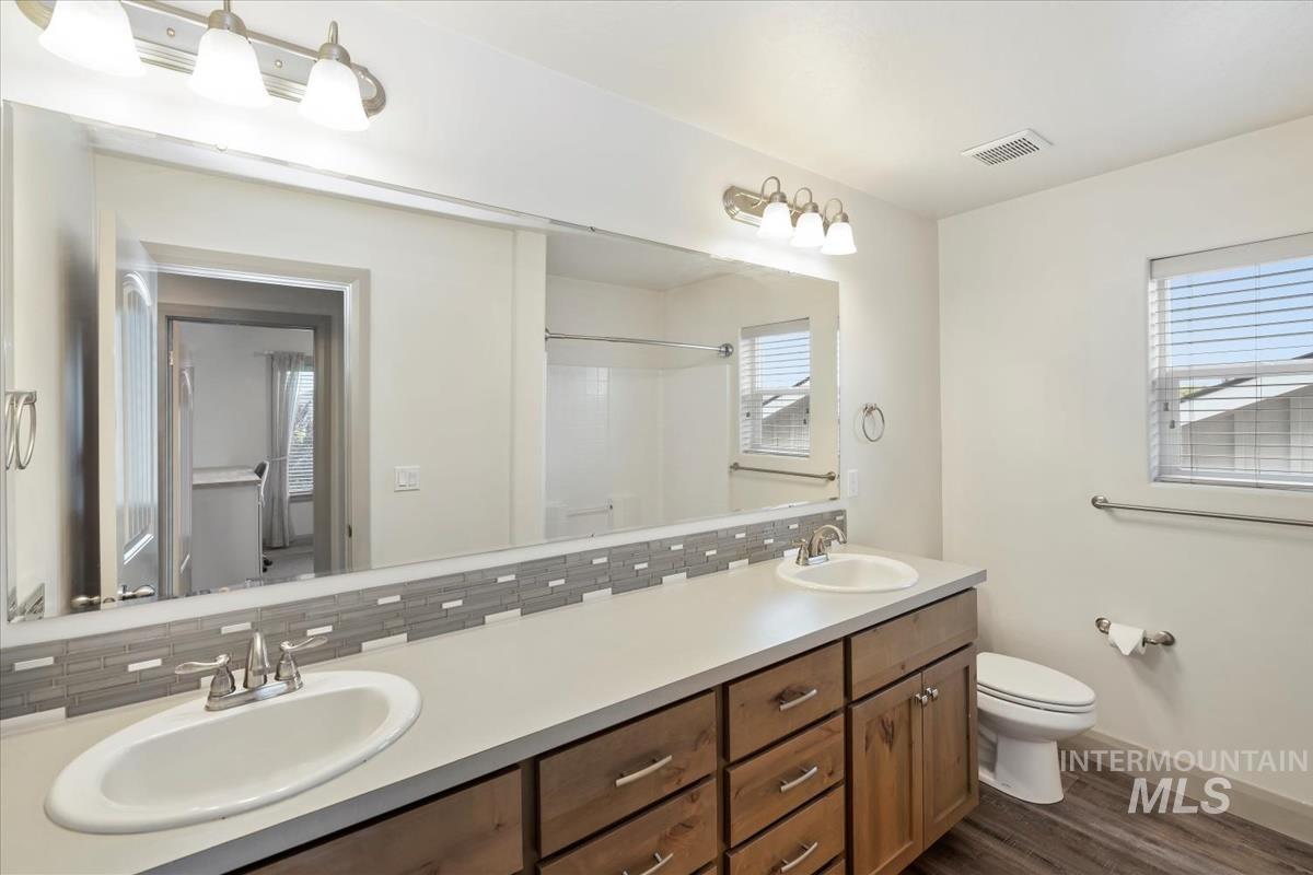 9472 S Rock Cliffs Way